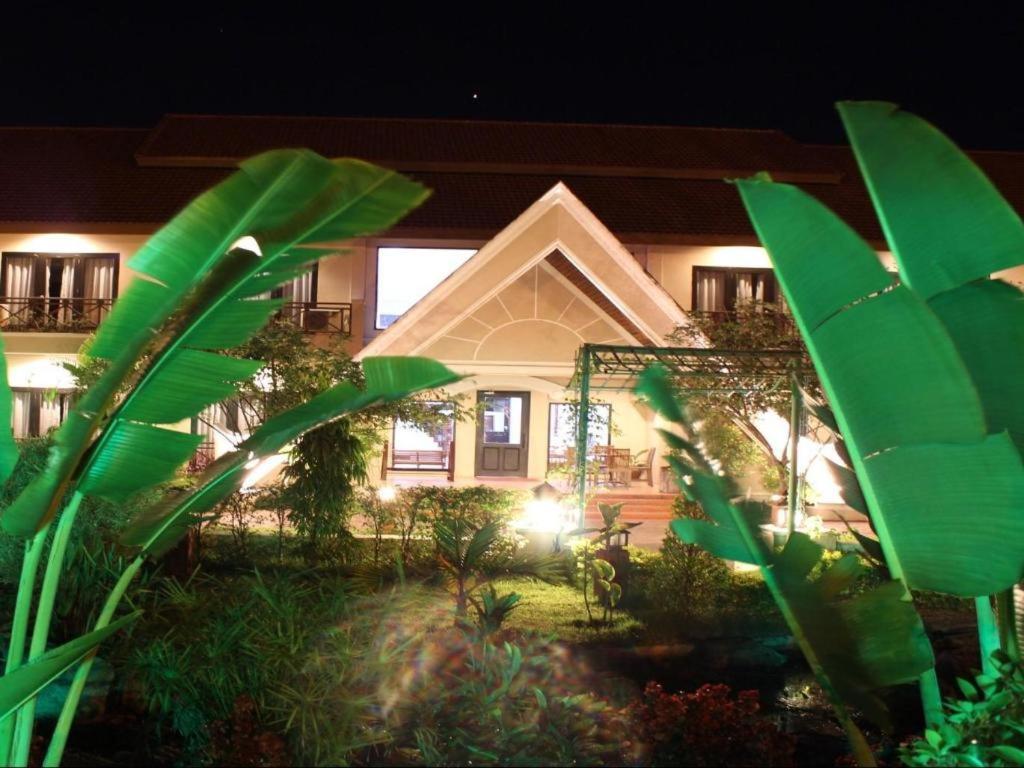 Daosavanh Resort & Spa Hotel Саванакет Екстериор снимка