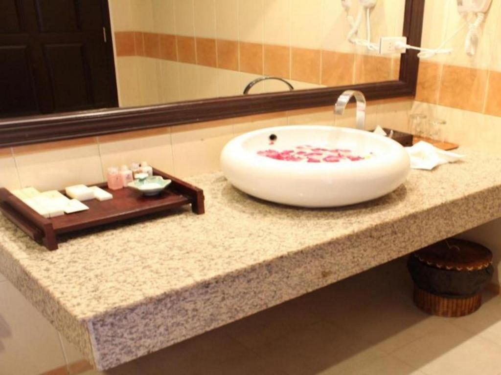 Daosavanh Resort & Spa Hotel Саванакет Екстериор снимка