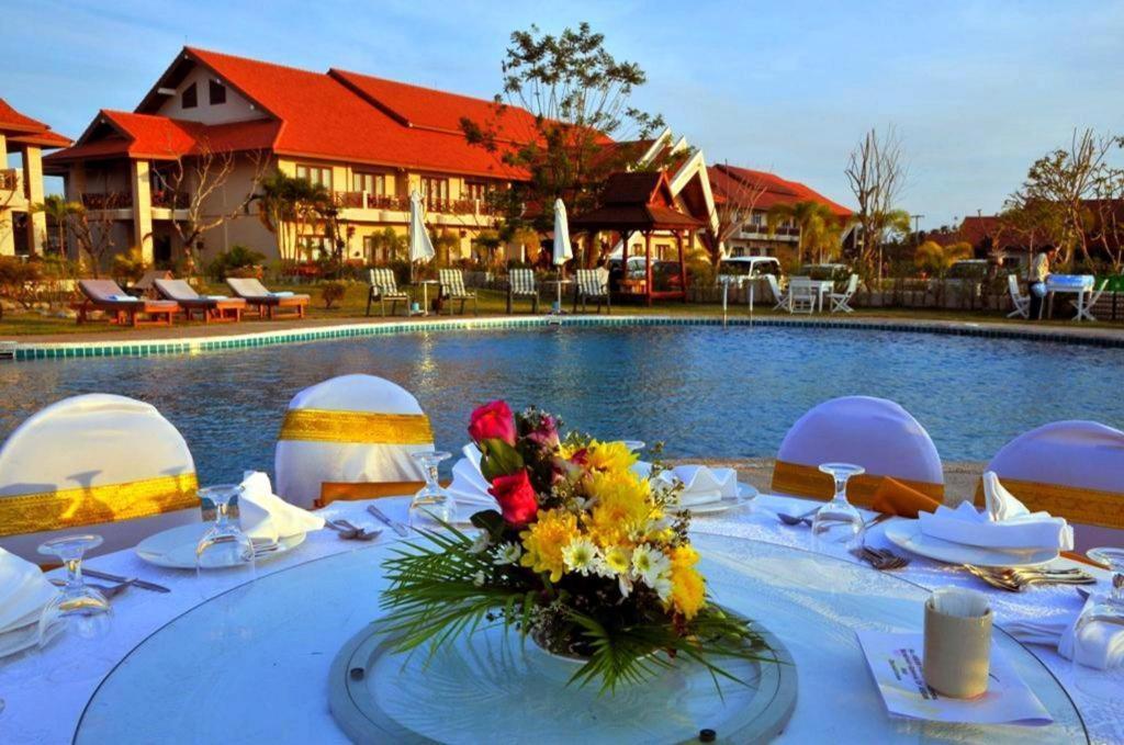 Daosavanh Resort & Spa Hotel Саванакет Екстериор снимка